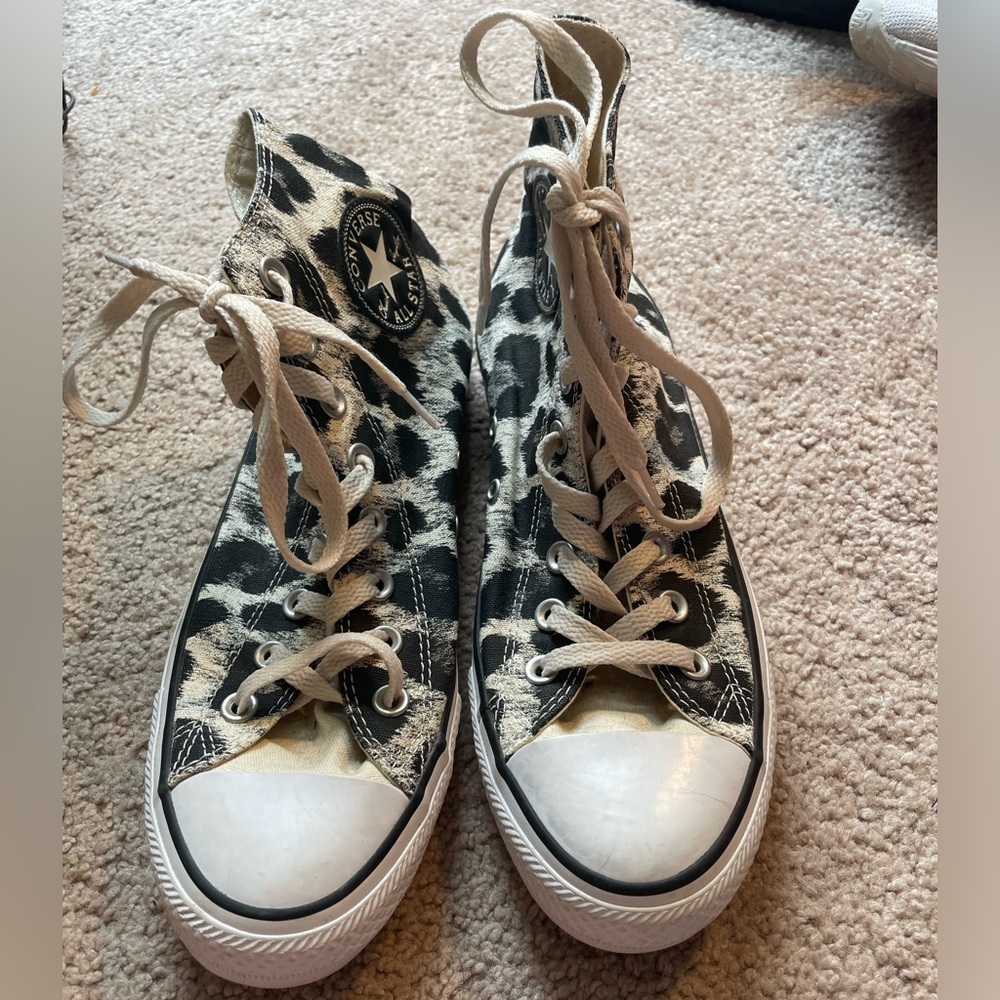 Size 9 All Star Converse - image 3